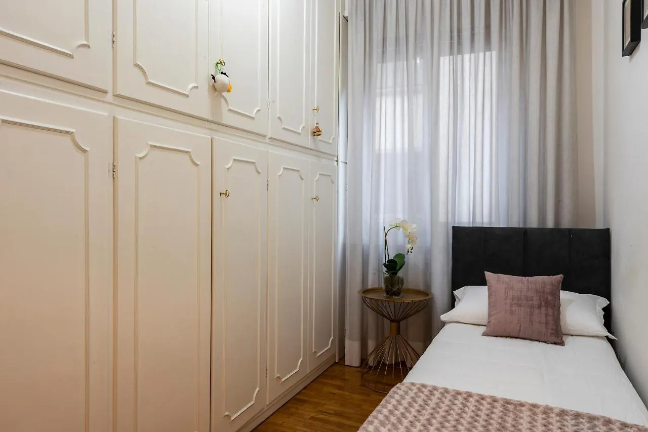 Apartments Florence - Elegant Arno View